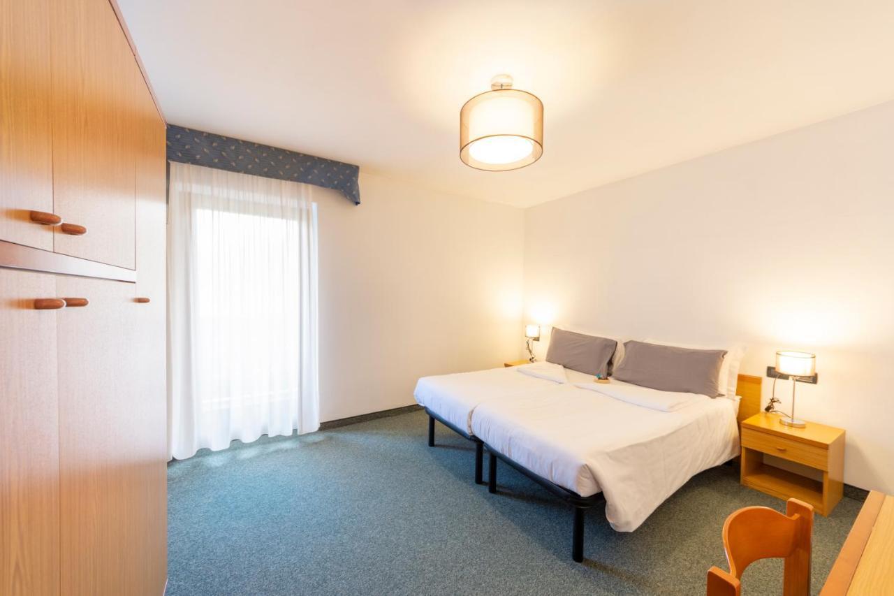 Flos Hotel Моэна Экстерьер фото