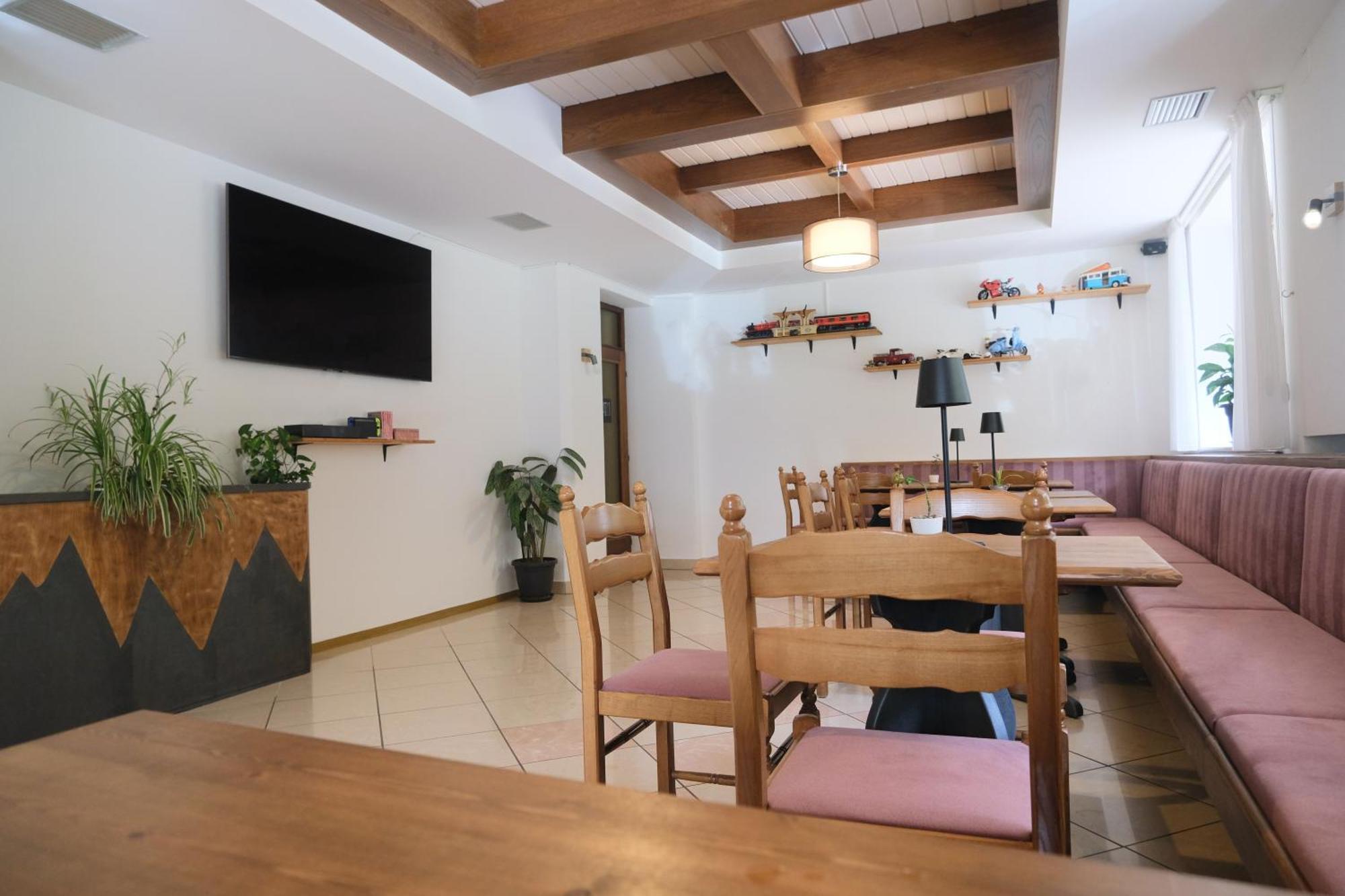 Flos Hotel Моэна Экстерьер фото